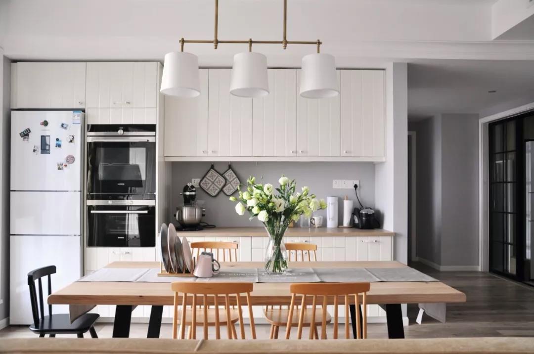 定制一道餐邊柜，不僅增加家居收納空間 又提升生活品質(zhì)