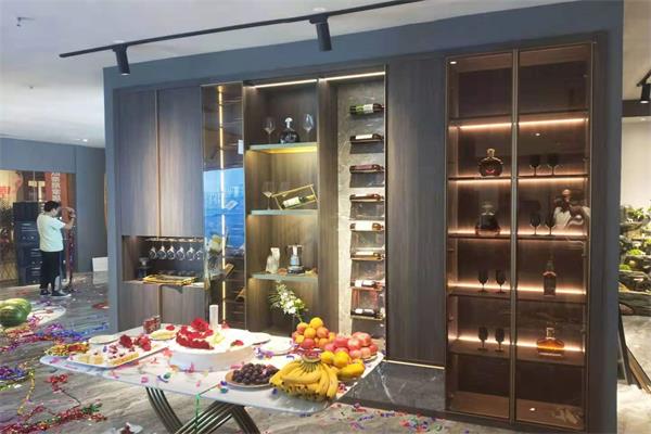 在縣城定制加盟到底好不好？需要花費(fèi)多少錢(qián)？